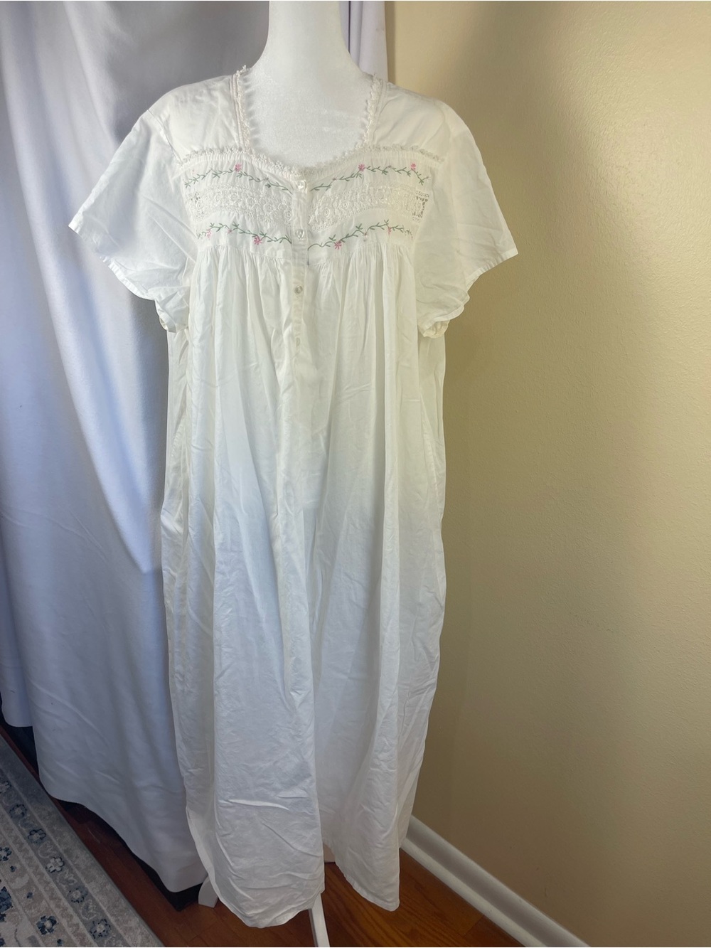 Vintage White Cotton Nightgown XL Floral Embroidery Lace Maxi Long Cottagecore